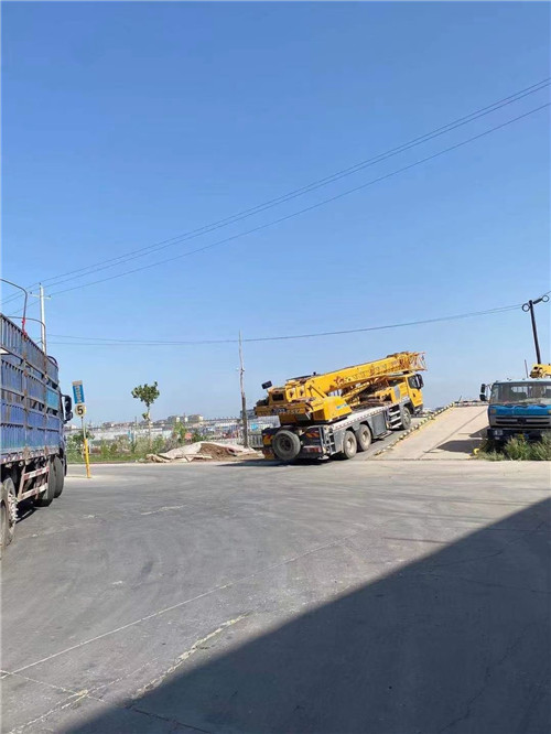 会泽县25吨吊车的租赁价格大概是多少？